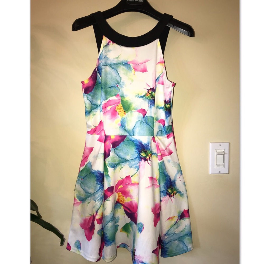 🌹✨ Fancyinn Floral Skater Dress (Size S)